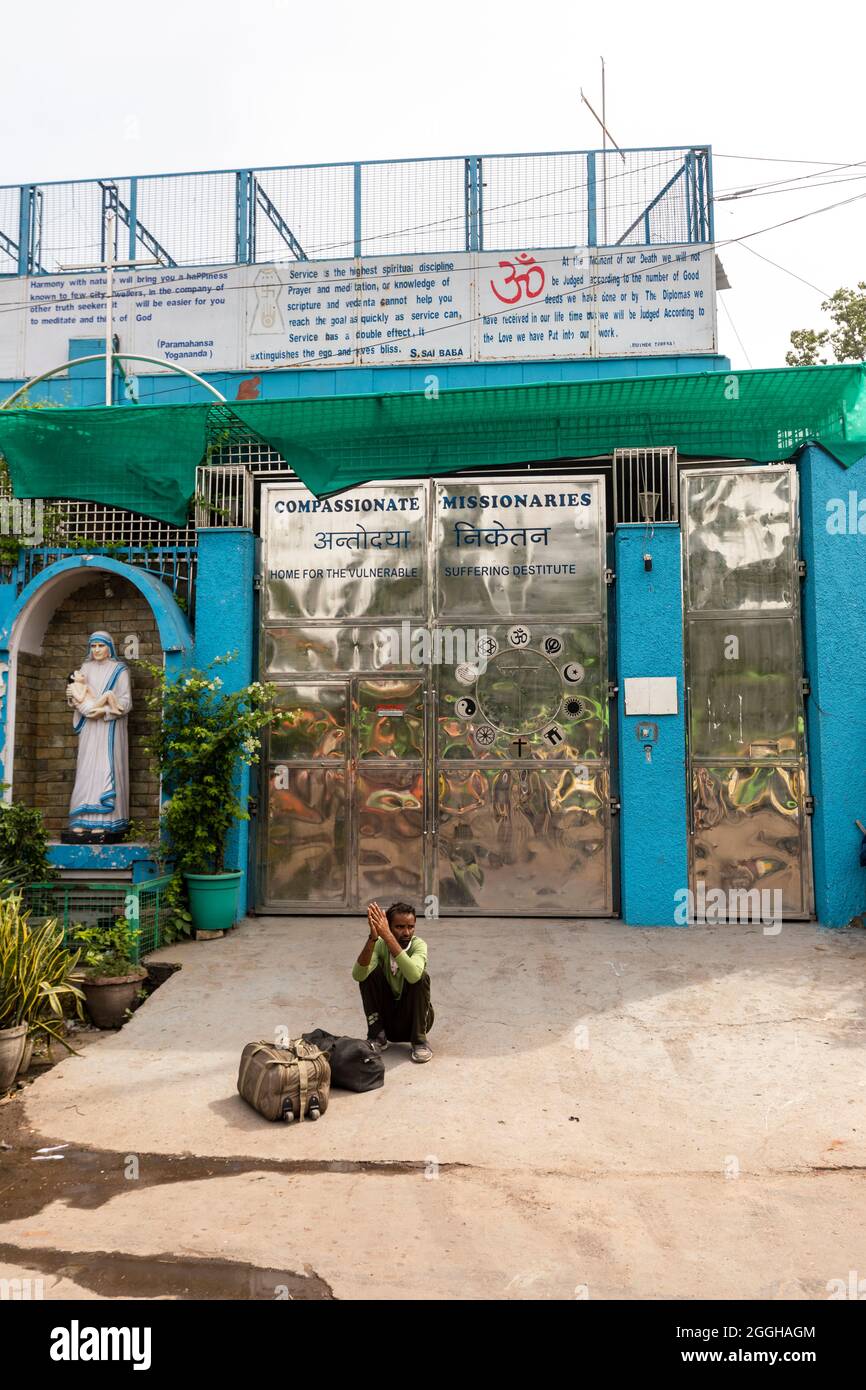 View of the entrance gate to the Compassionate Missionaries building in the Kashmere Gate area of north Delhi. Stock Photo