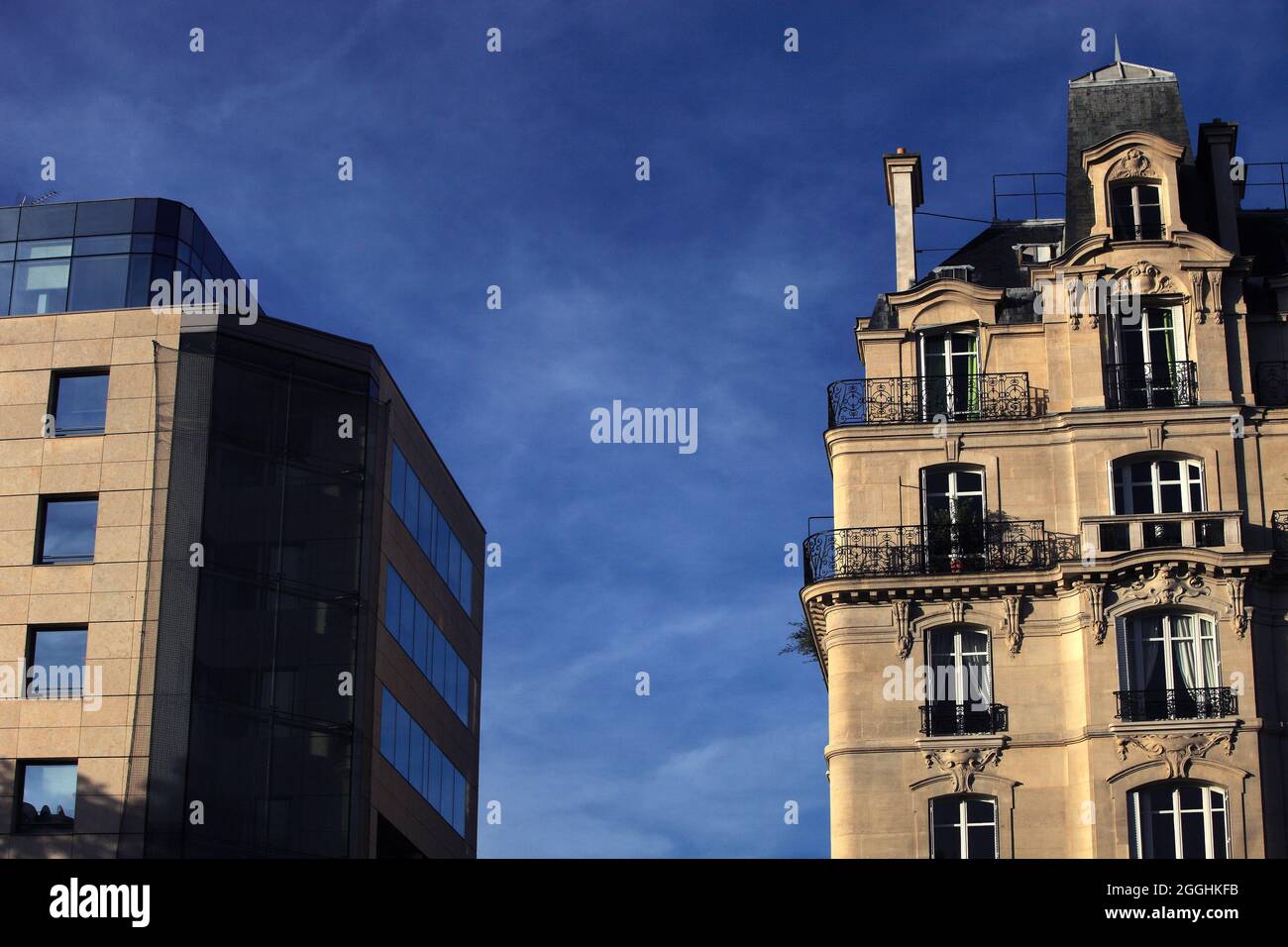 FRANCE; HAUTS-DE-SEINE (92) NEUILLY. CHARLES DE GAULLE AVENUE Stock Photo