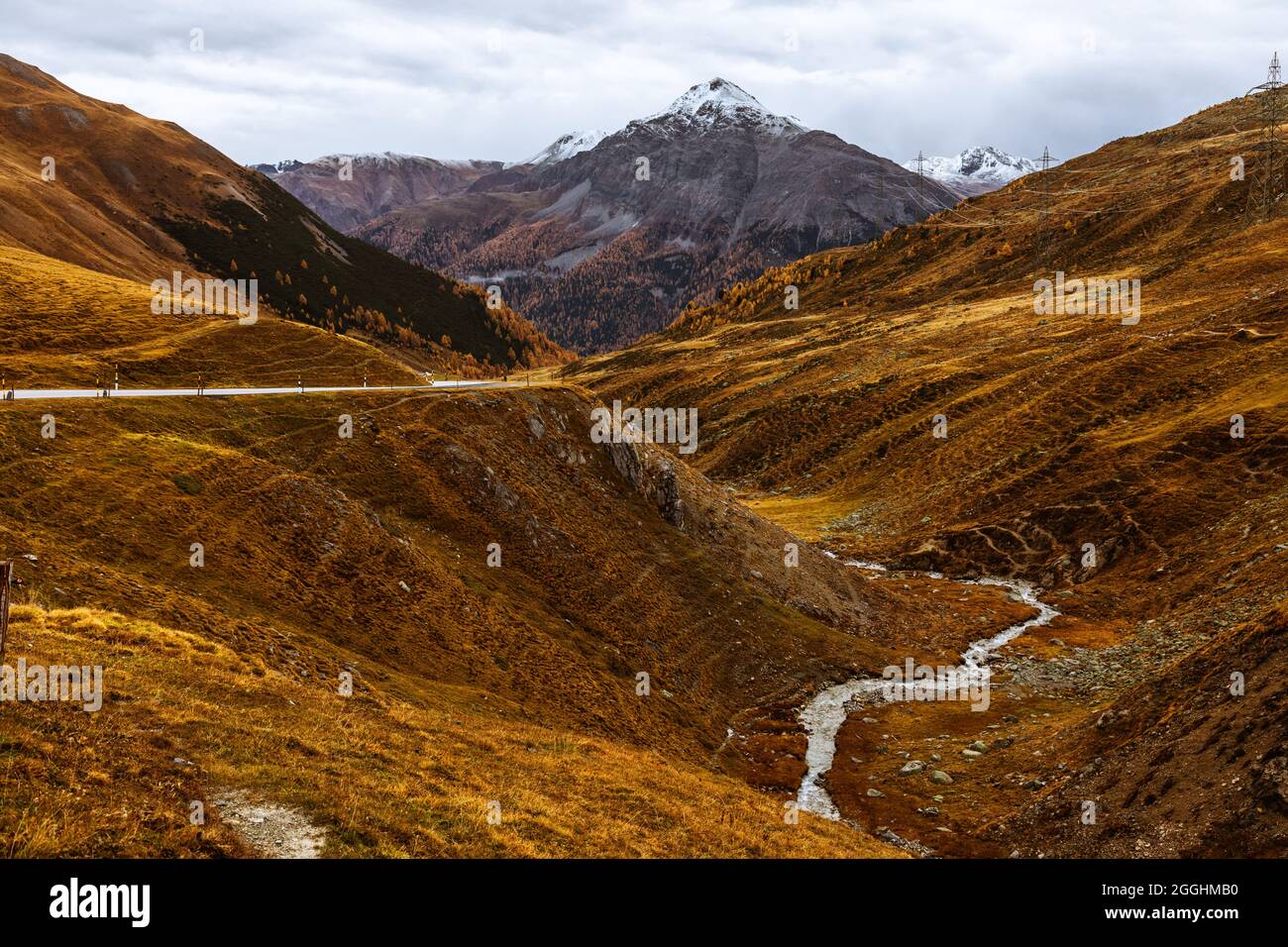 Im Herbst am Julierpass ins Engadin in der Schweiz Stock Photo