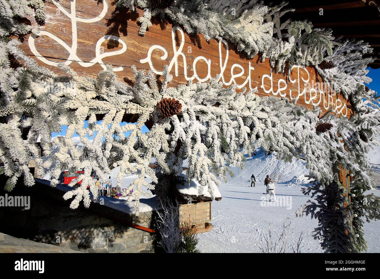 FRANCE. SAVOIE (73) COURCHEVEL 1850 SKI RESORT. CHALETS DE PIERRE RESTAURANT Stock Photo