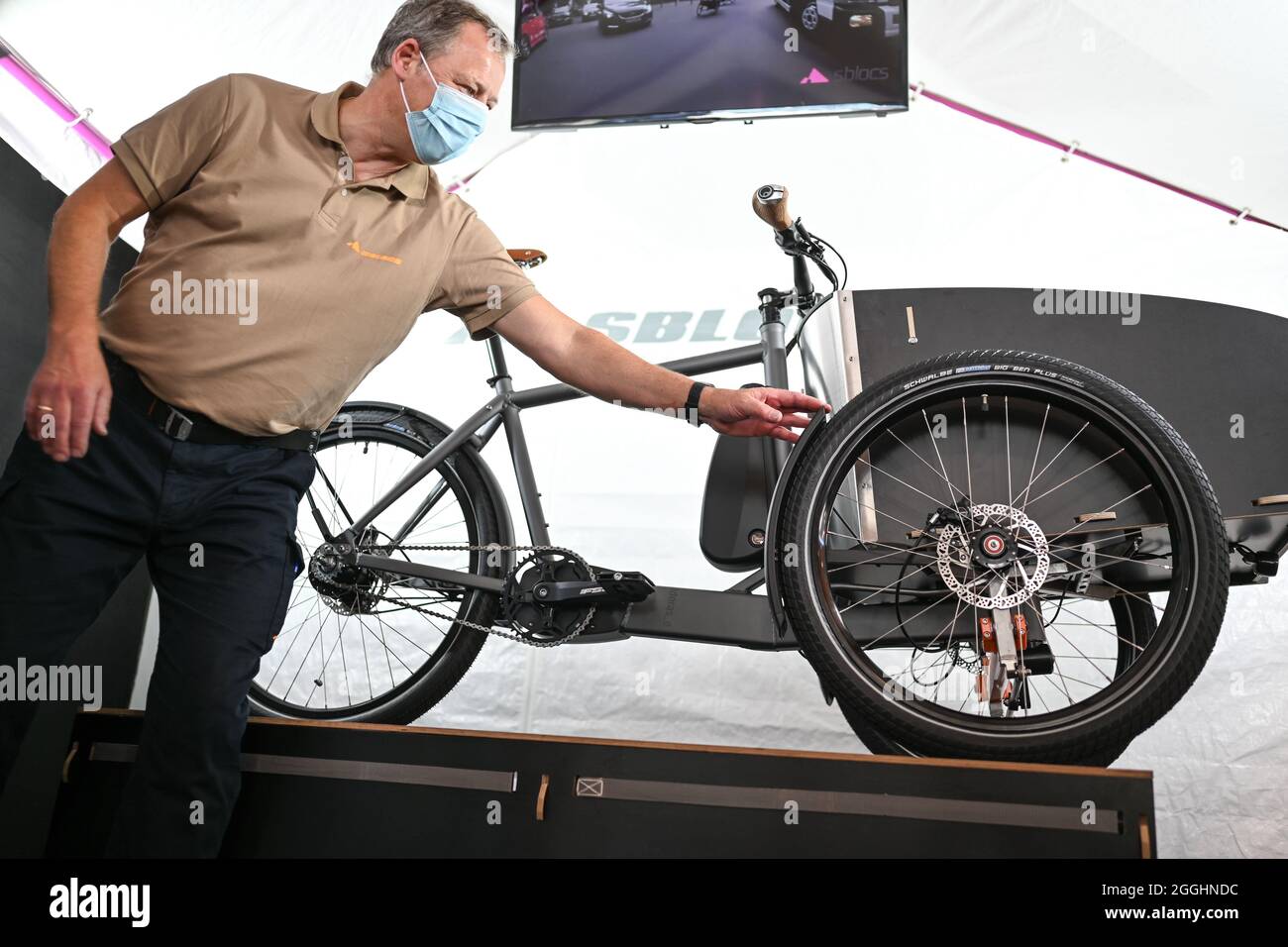 Sblocs compact cargo bike 2025