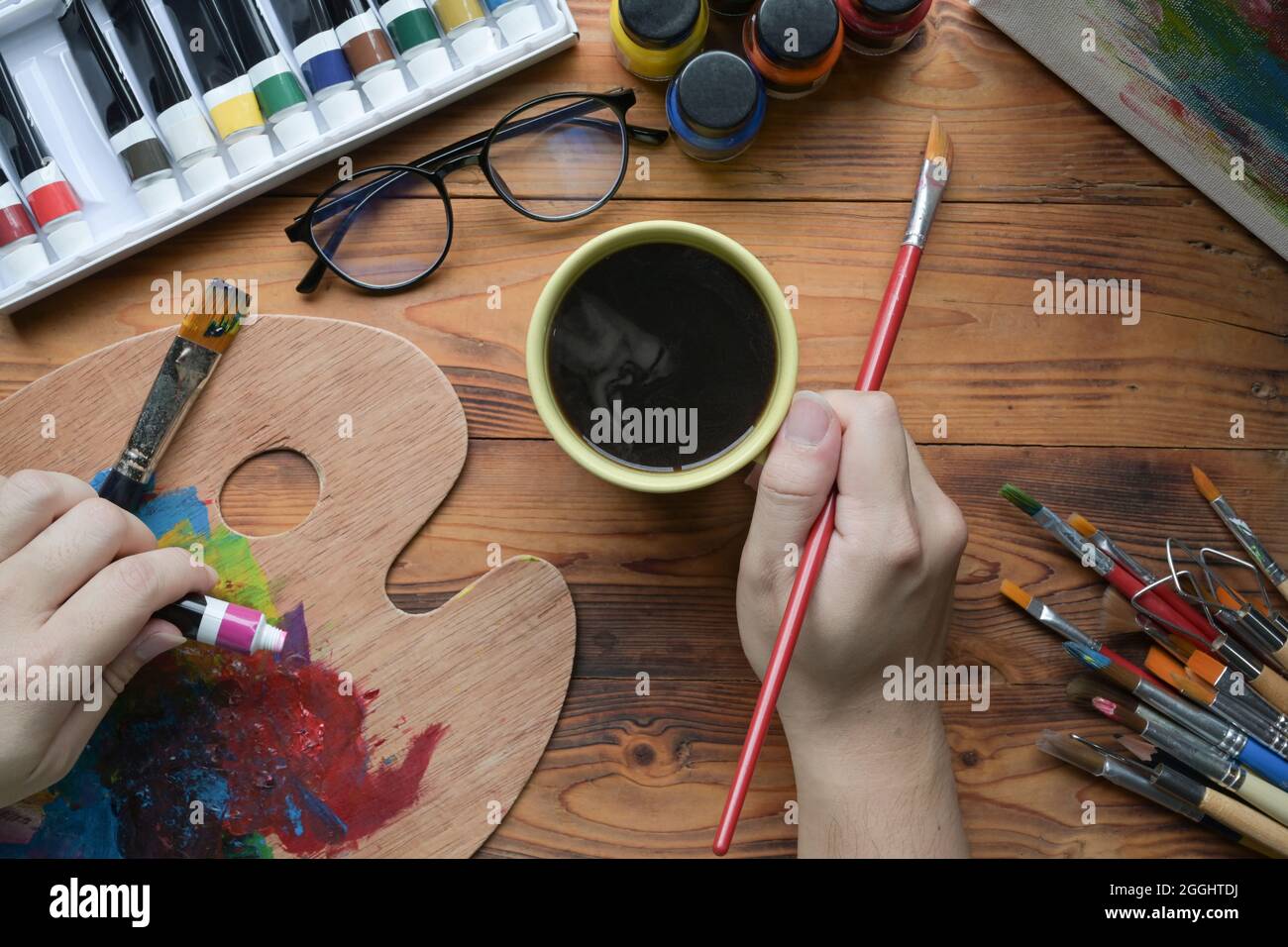 Male artist holding painting hi-res stock photography and images - Alamy