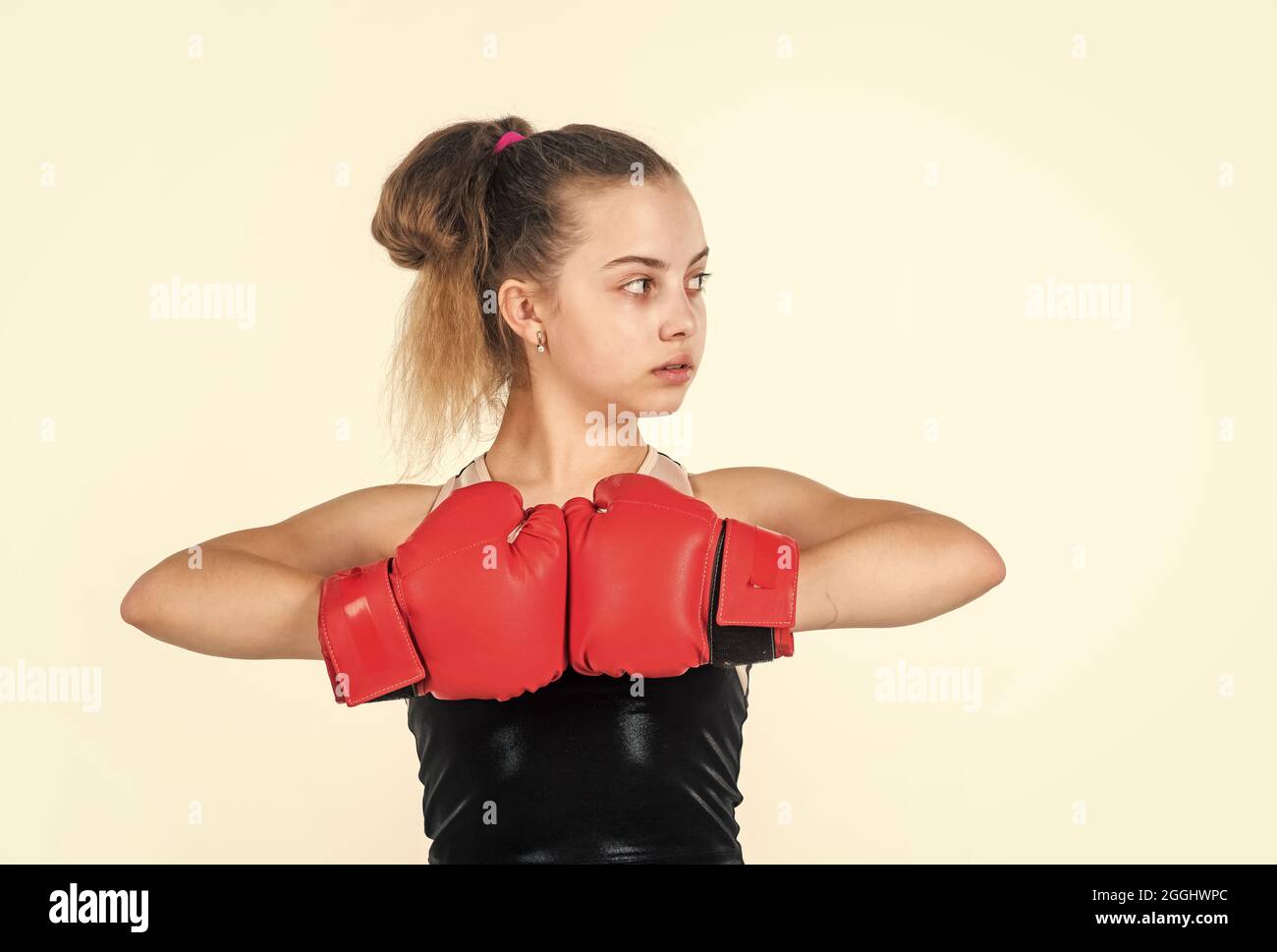 Boxer use various punch combinations, including the jab, hook, uppercut,  cross, swing, straight. Getting in close to make opponent on ropes and  knocko Stock Photo - Alamy