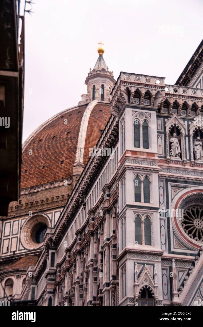 The duomo florence largest brick dome hi-res stock photography and ...