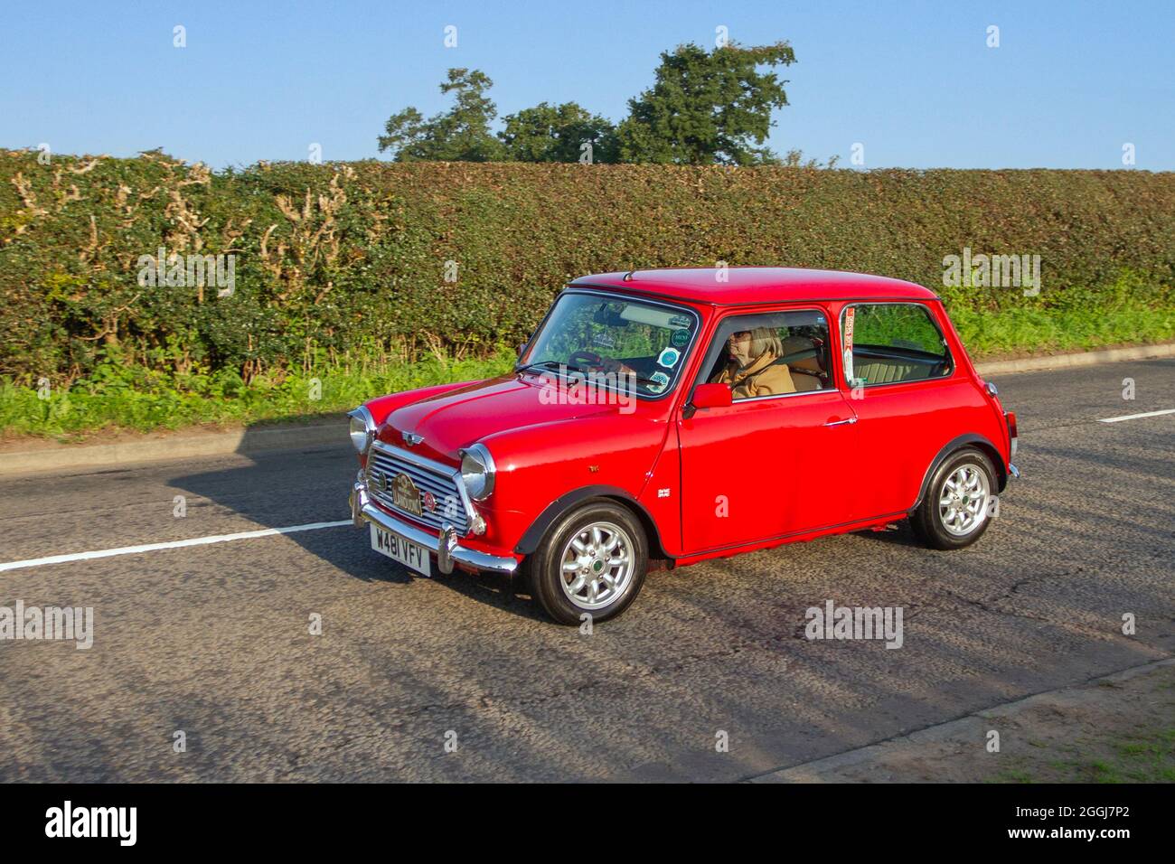 2000 red Rover Mini Cooper 1 1275cc petrol 2dr manual en-route to Capesthorne Hall classic August car show, Cheshire, UK Stock Photo