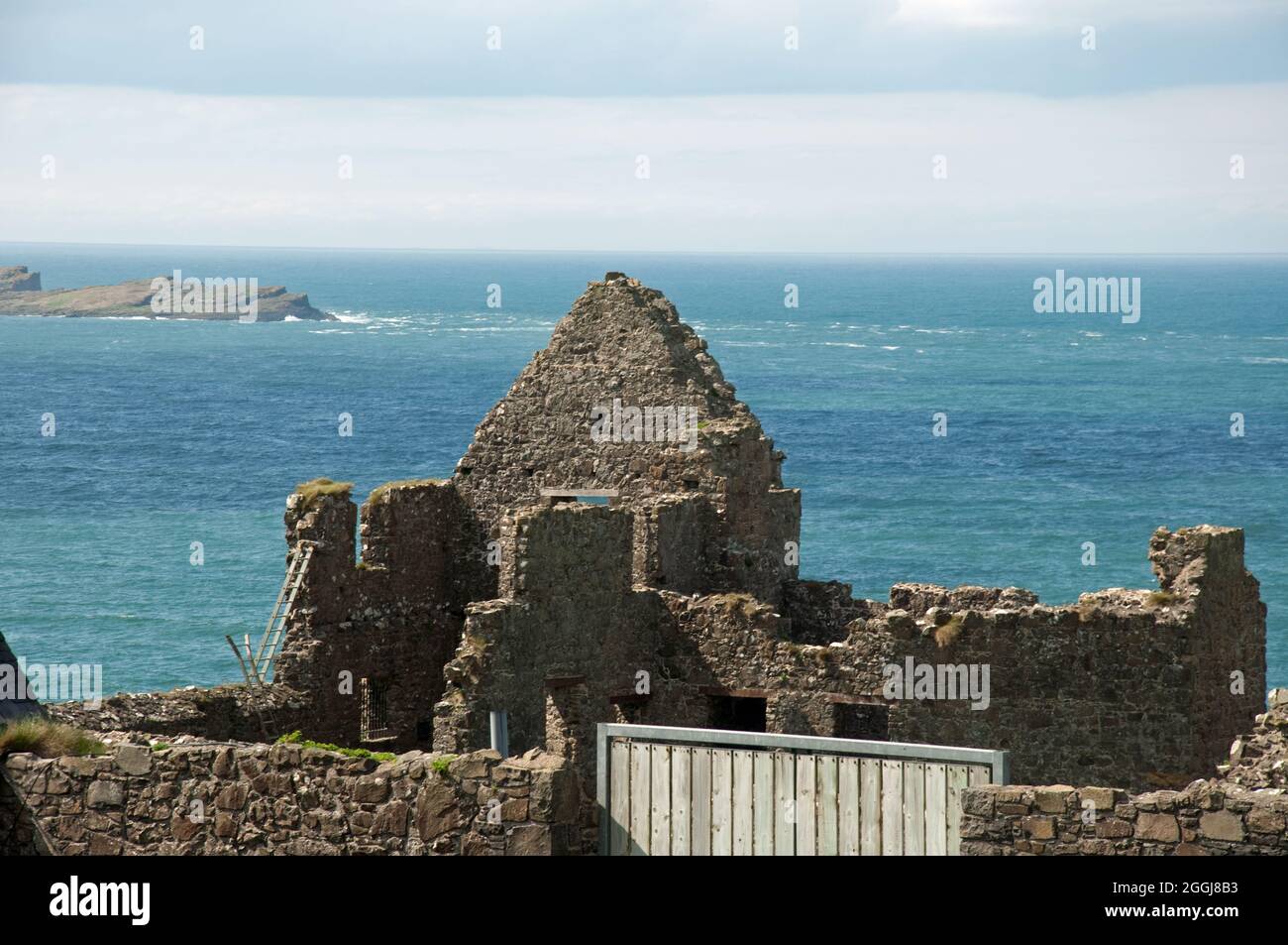 Ruins, Dunluce Castle, Co Antrim, Northern Ireland, UK.  This Medieval Castle, parts of which date back to 14th Century, on the North Antrim coast has Stock Photo