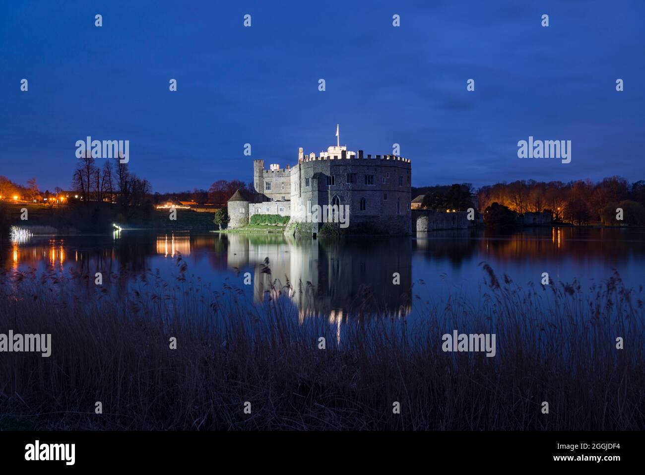 Leeds Castle in Kent at night Stock Photo