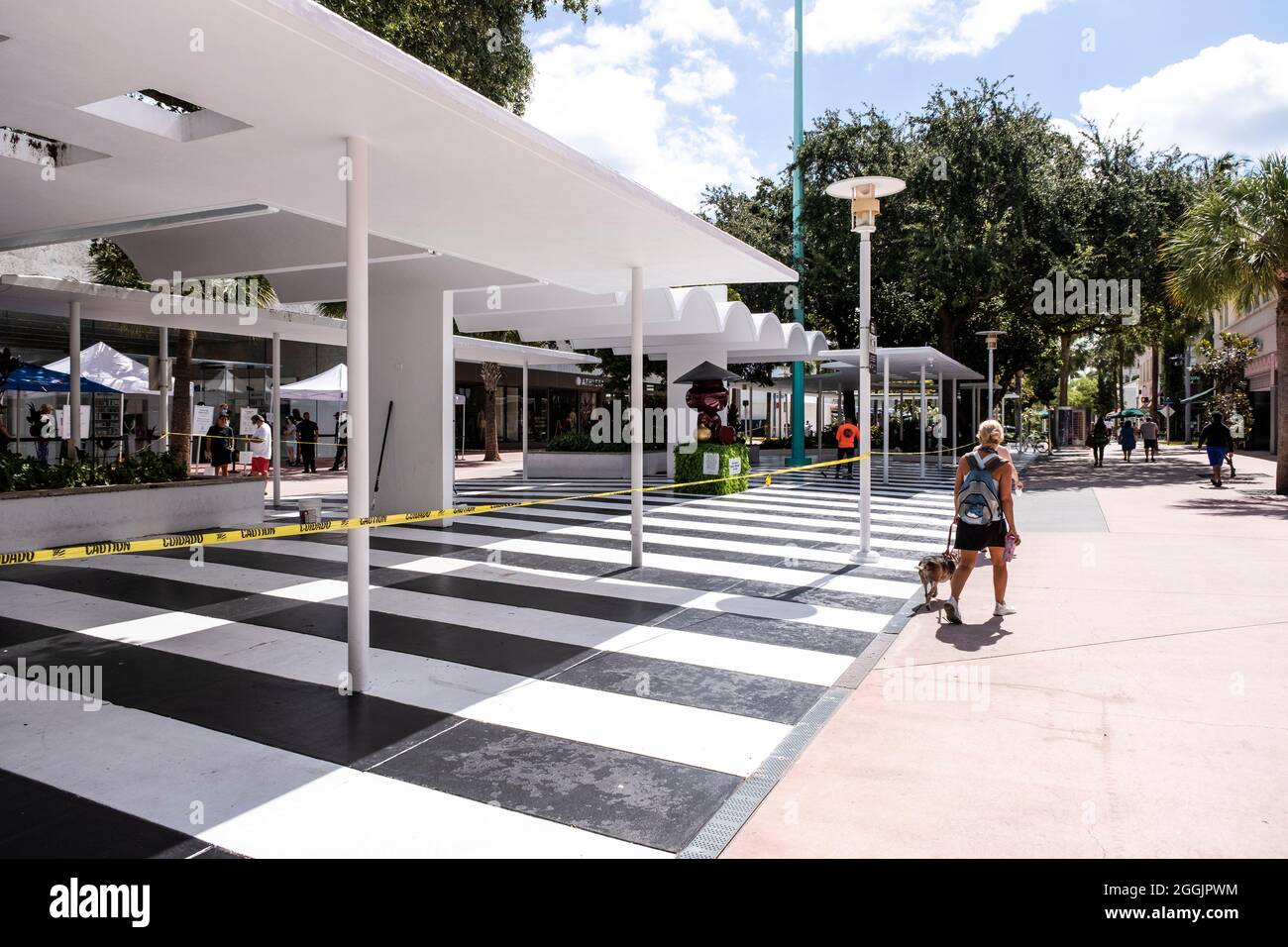 The Lincoln Road Shopping Mall, A Popular Destination For Tourists And  Fashion Lovers In Miami Beach Stock Photo, Picture and Royalty Free Image.  Image 62163988.