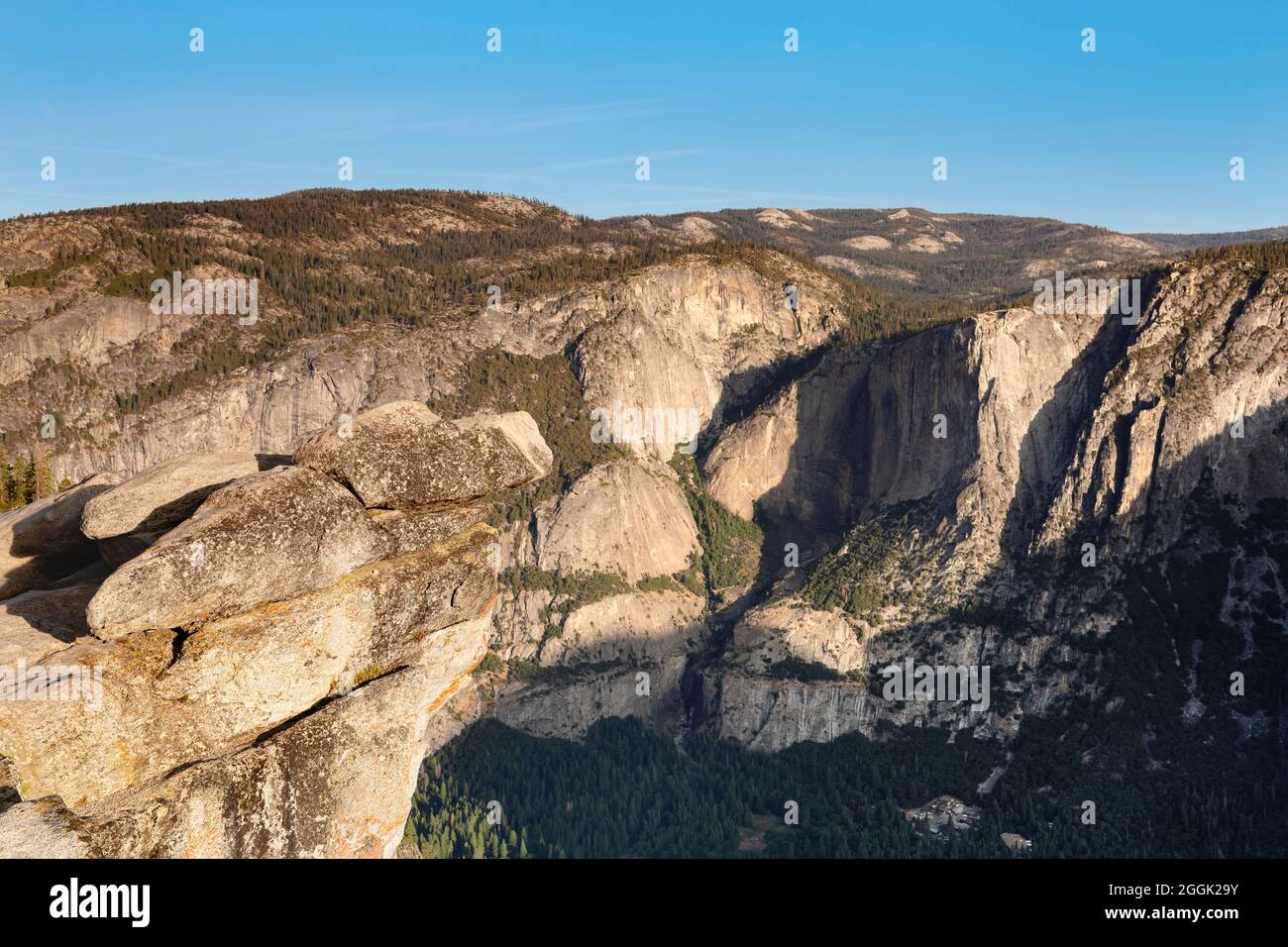 Overhanging Rock at Glacier Point, with a view into the Yosemite Valley, Yosemite National Park, California, United States, USA, Stock Photo