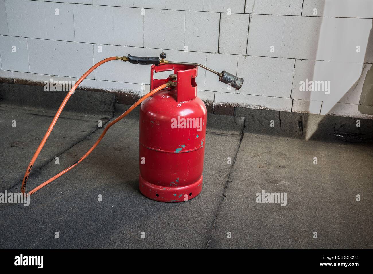 Propane tank bomb hires stock photography and images Alamy