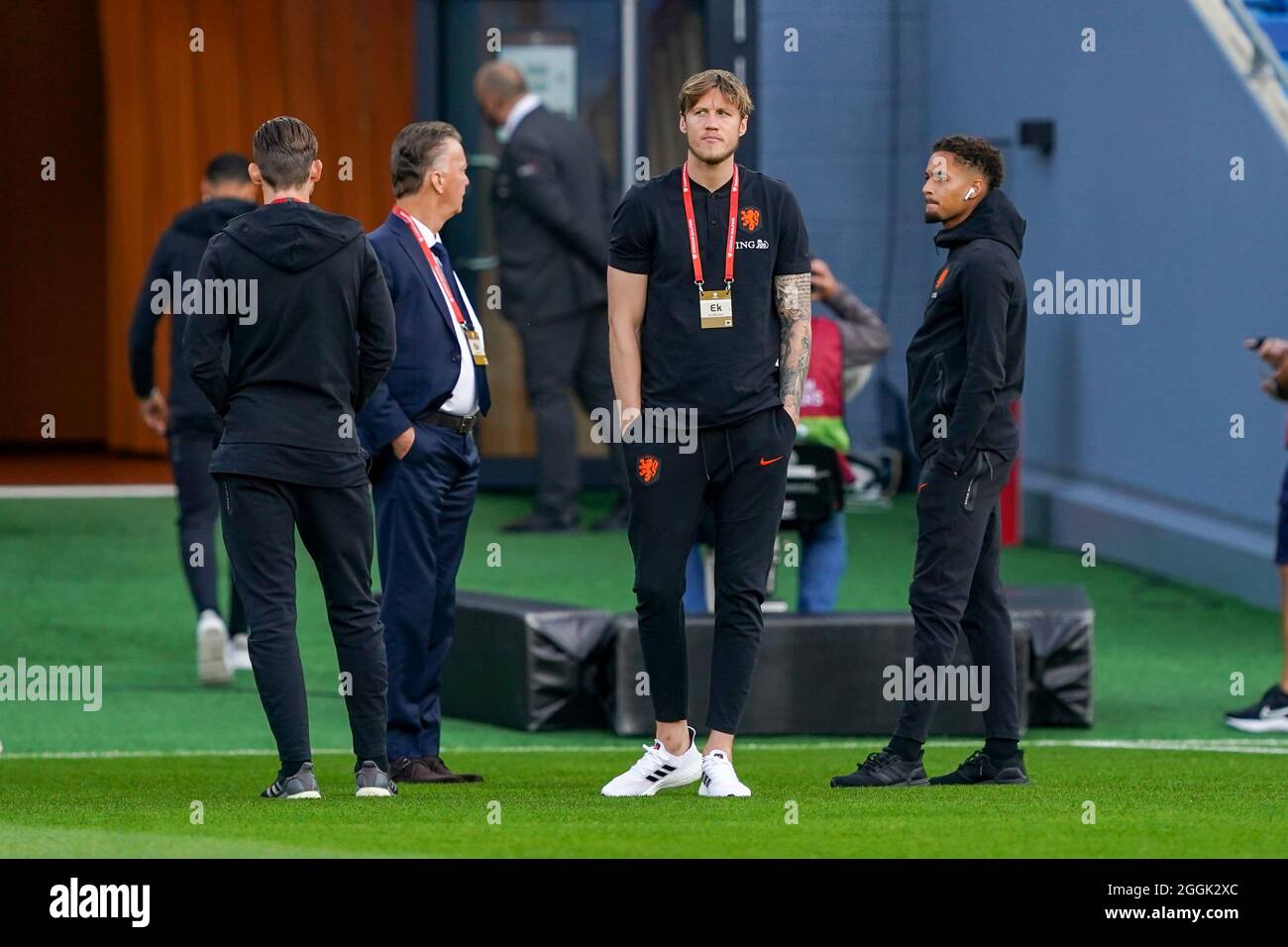 OSLO, NORWAY - SEPTEMBER 1: coach Louis van Gaal of the Netherlands, Wout  Weghorst of the Netherlands, Jurrien Timber of the Netherlands during the  World Cup Qualifier match between Norway and Netherlands