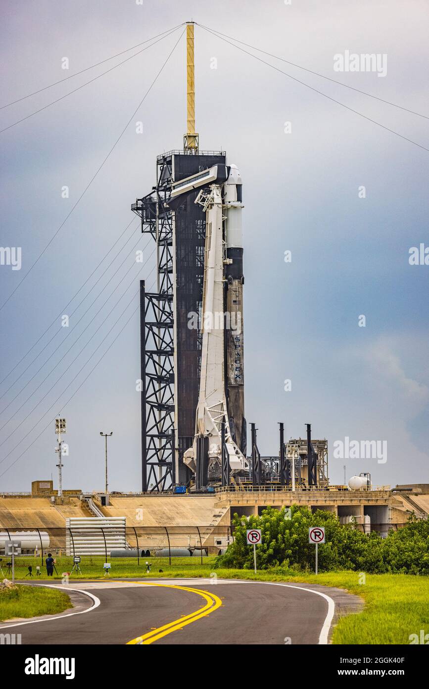 USA. 27th Aug, 2021. A SpaceX Falcon 9 rocket carrying the Dragon cargo craft sits on the launch pad at NASA's Launch Complex at the agency's Kennedy Space Center in Florida on Aug. 27, 2021. The launch was later delayed until Aug. 29, 2021. (Photo by Alex G Perez/AGPfoto/Sipa USA) Credit: Sipa USA/Alamy Live News Stock Photo