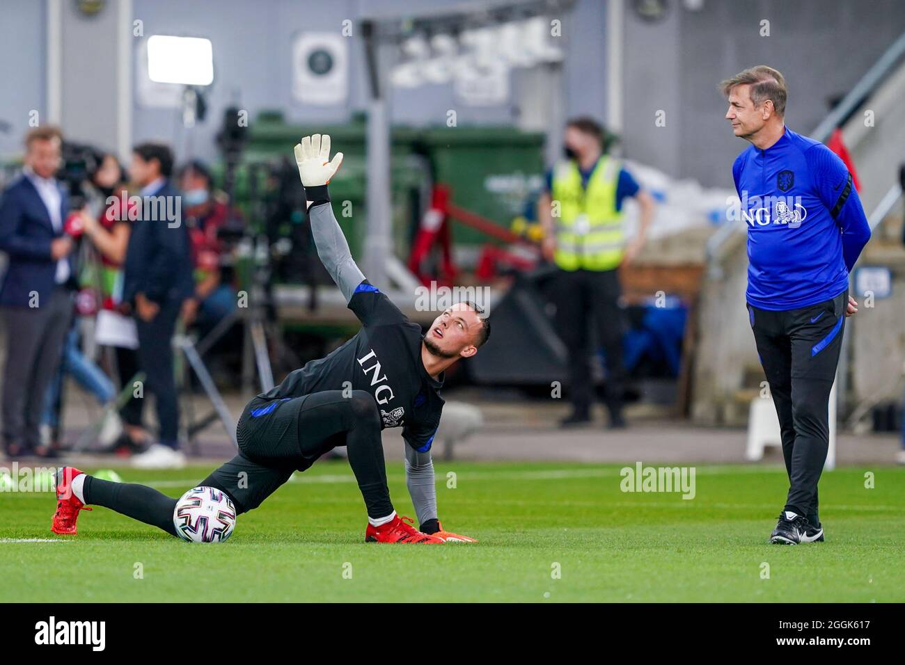 OSLO, NORWAY - SEPTEMBER 1: Goalkeeper Justin Bijlow of the Netherlands, goalkeeper trainer Frans Hoek of the Netherlands during the World Cup Qualifier match between Norway and Netherlands at Ullevaal Stadium on September 1, 2021 in Oslo, Norway (Photo by Andre Weening/Orange Pictures) Stock Photo