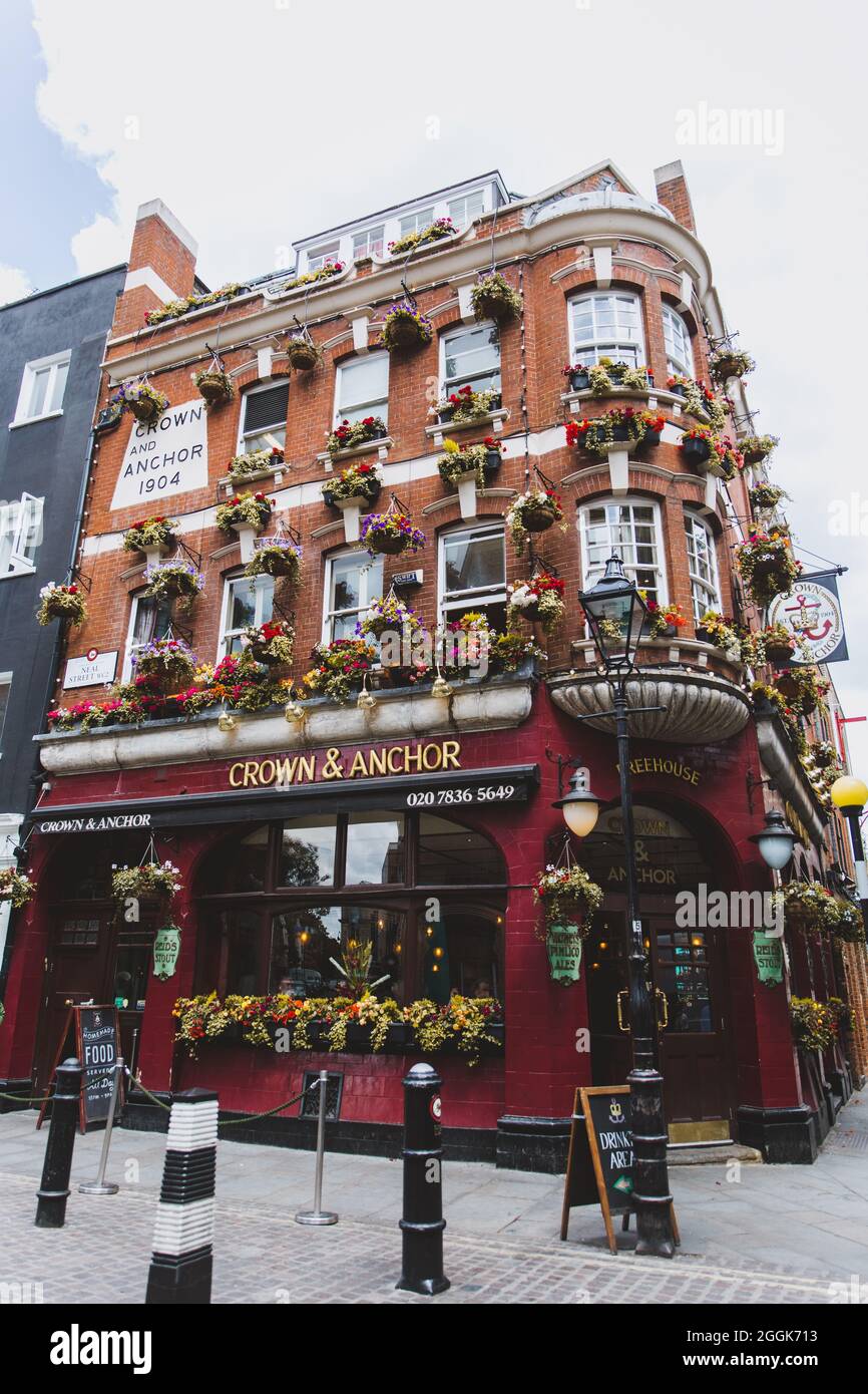 Crown and anchor pub stock photo alamy