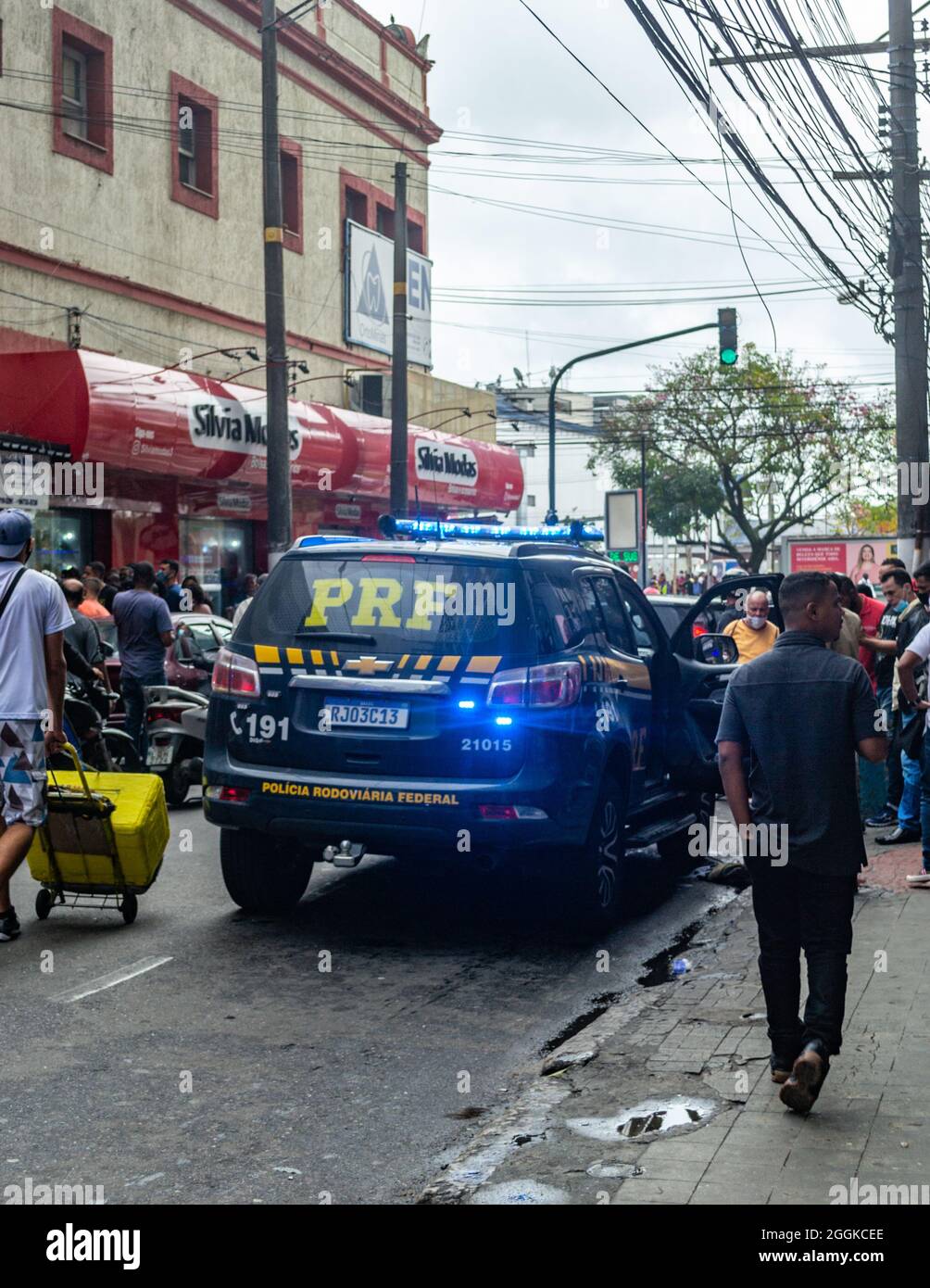 The 'Policia Rodoviaria Federal' or 'Federal Highway Police' (English) tries to stop an assault at gunpoint to a business in the market district in N Stock Photo