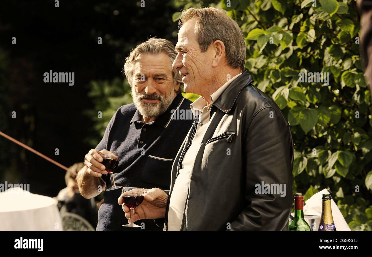 Los Angeles, CA, USA. Tommy Lee Jones and Robert De Niro in a scene from  the ©Relativity Media new movie: The Family (2013). Plot: The Manzoni  family, a notorious mafia clan, is, image size:1300x901
