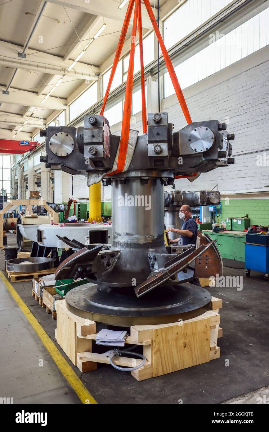 Uebach-Palenberg, North Rhine-Westphalia, Germany - NEA machine works, here employees are building a pendulum mill for a customer in the dye industry in China. NEA also builds compressor systems for compressing process gases, especially H2 and H2 mixed gases. The company NEA Neumann & Esser is planning to set up a PEM electrolysis production facility with the MAPEVA project. The production of green hydrogen by PEM electrolysis of water is suitable for storing, transporting and using the generated renewable energy. Stock Photo