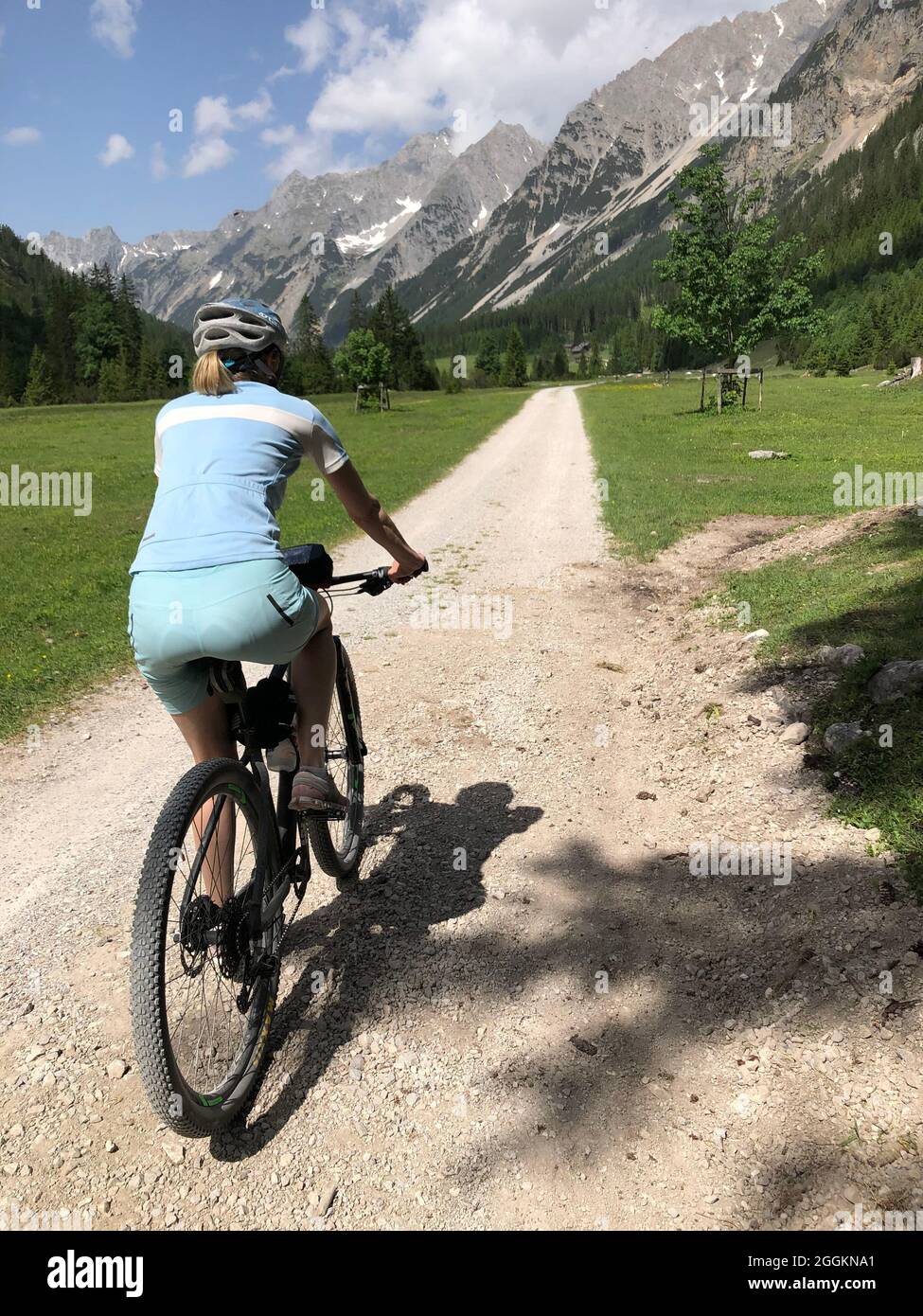 Cyclist in the Karwendeltal, Angeralm, nature, mountains, Karwendel Mountains, Scharnitz, Tyrol, Austria Stock Photo