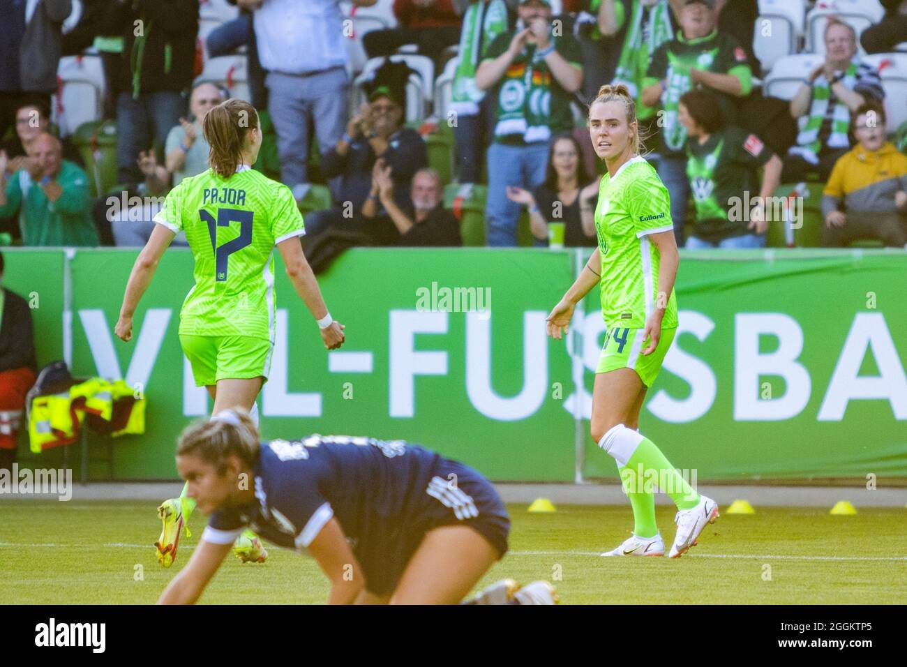 Wolfsburg Germany 01st Sep 2021 Jill Roord 14 Wolfsburg And Her Teammates Celebrate After Scoring Her First Goal During The Uefa Women S Champions League Game Between Vfl Wolfsburg And Girondins De Bordeaux