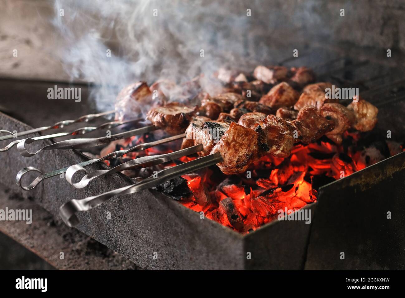 Closeup of meat grilled on backyard barbecue Stock Photo - Alamy