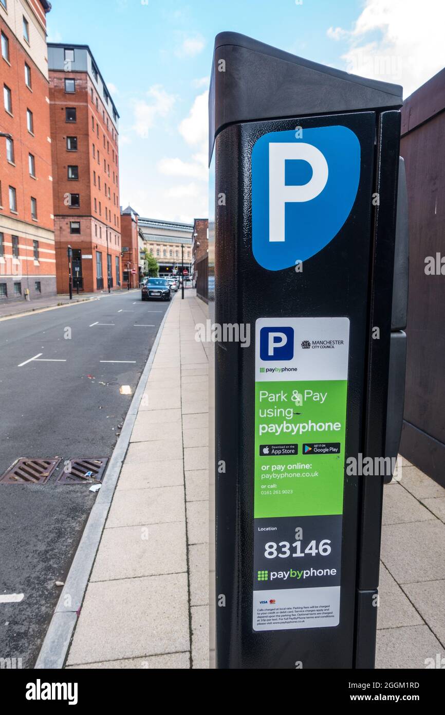 Parking Meter Near Manchester Piccadilly Station For Roadside Parking manchester-piccadilly-station-car-park-hi-res-stock-photography-and