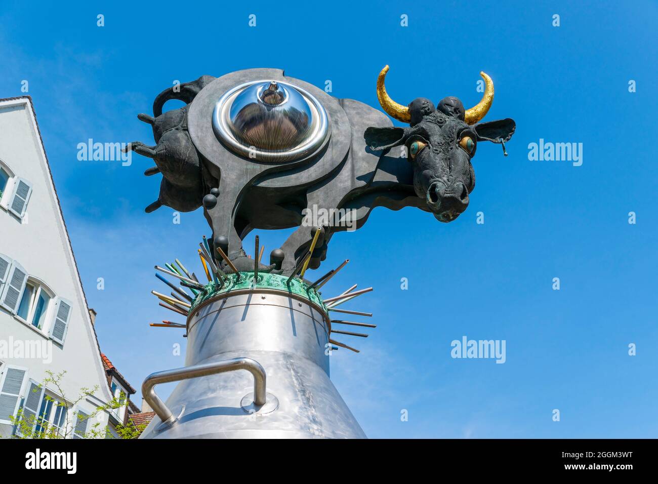 Germany, Baden-Wuerttemberg, Bietigheim-Bissingen, Ku (h) riosum, fountain in the form of a cow on a milk can, work of art by sculptor Jürgen Goertz. Stock Photo