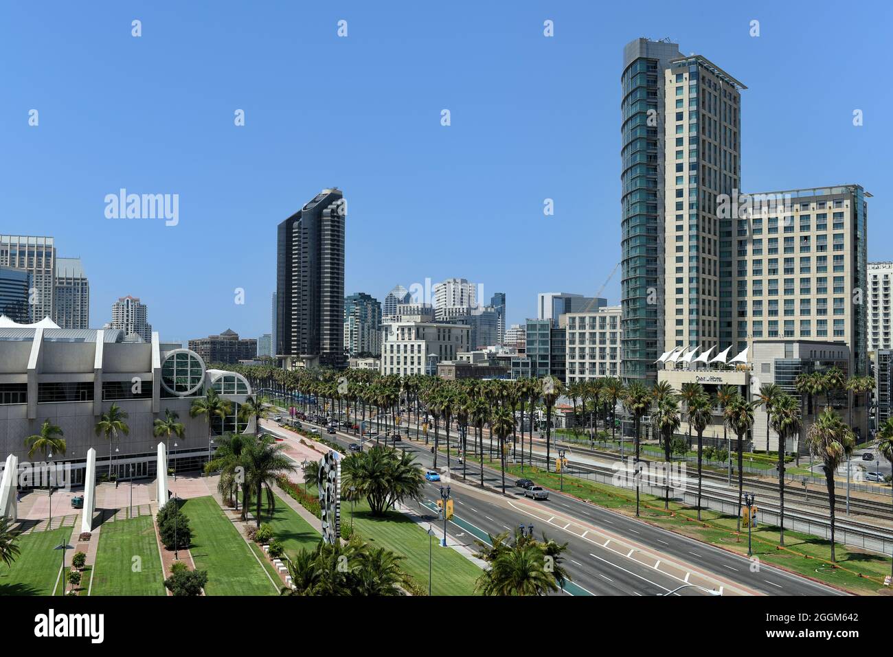 SAN DIEGO, CALIFORNIA - 25 AUG 2021: San Diego Convention Center and city skyline with High-Rise hotels. Stock Photo