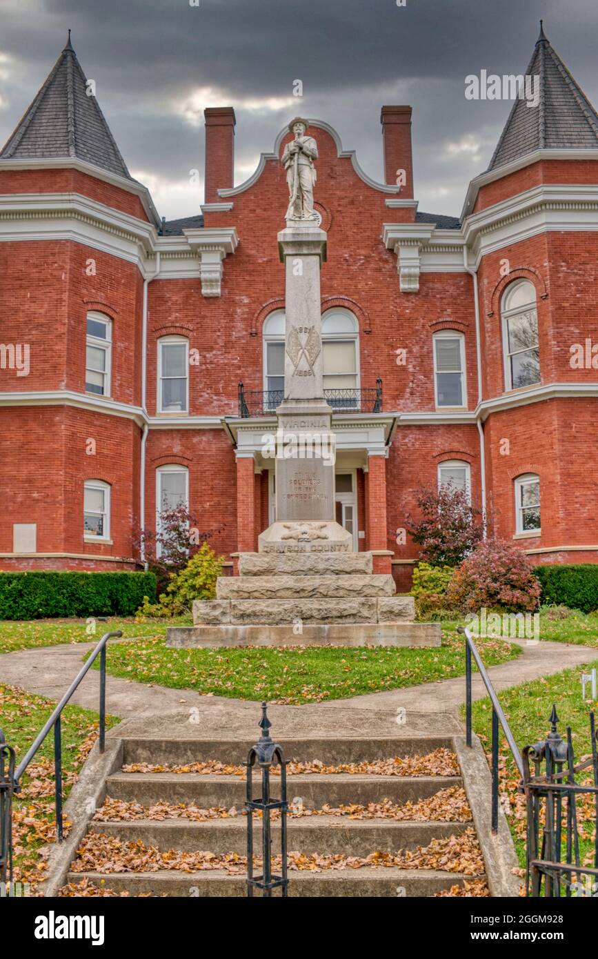 The historic Grayson County Courthouse with Confederate Monument in