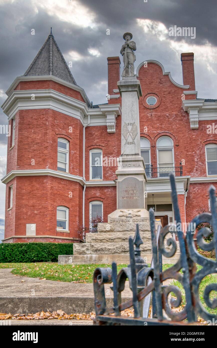 The historic Grayson County Courthouse with Confederate Monument in