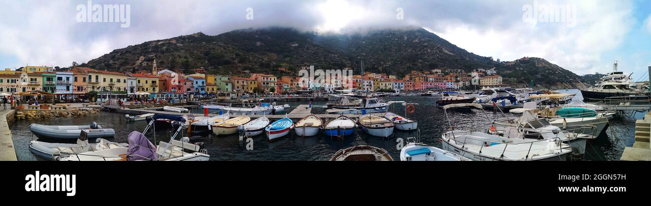 ISOLA DEL GIGLIO, ITALY - Aug 05, 2021: A panoramic view of the port and the city of Isola del Giglio in Tuscany, Italy Stock Photo