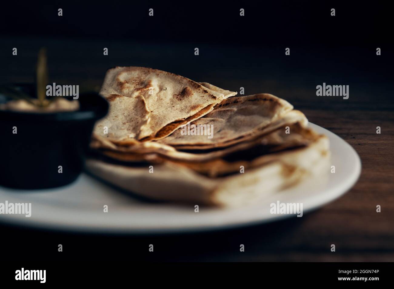 Fresh toasted Lebanese flat bread Stock Photo - Alamy