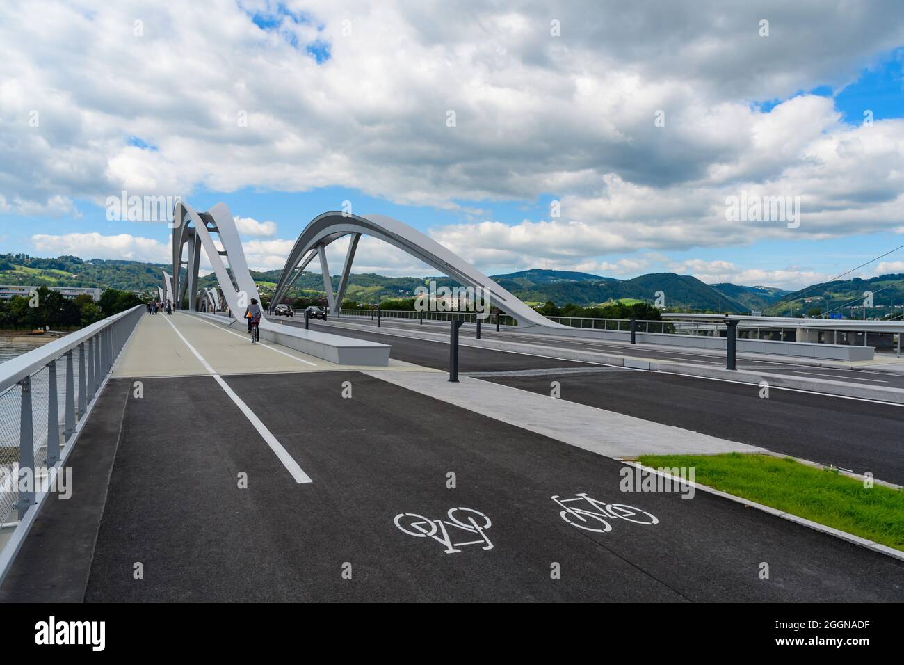 linz, austria, 01 sep 2021, new bridge over the danube river Stock ...