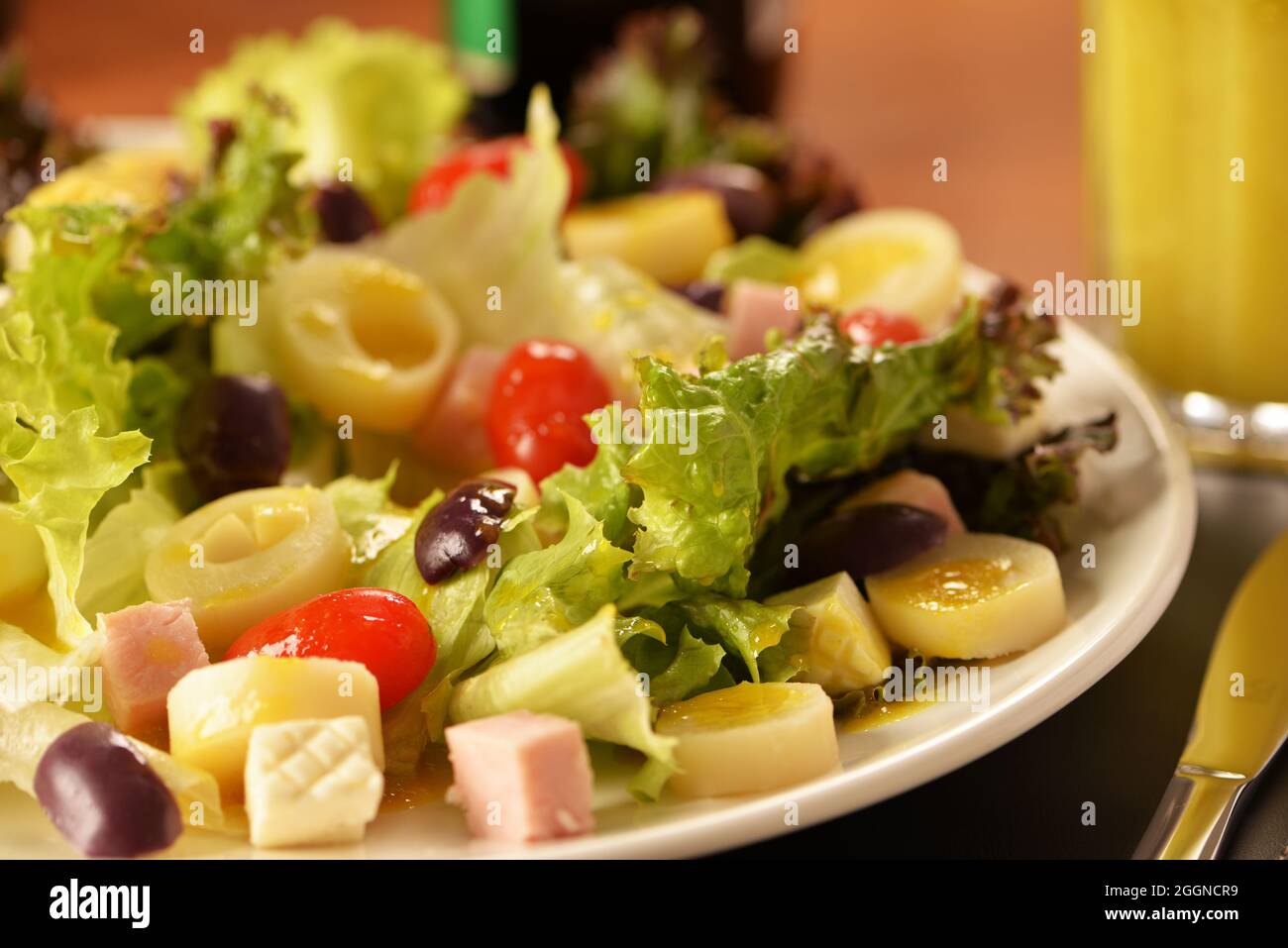 lettuce salad, cherry tomatoes, heart of palm, fresh cheese, black