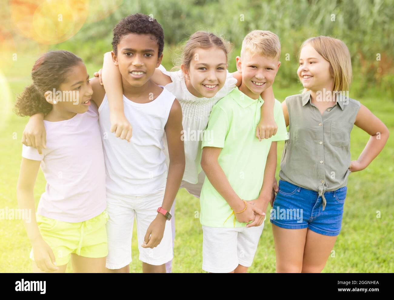 Portrait of five smiling kids posing in a park Stock Photo - Alamy