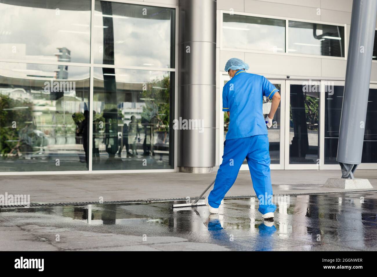 Cleaner production hires stock photography and images Alamy