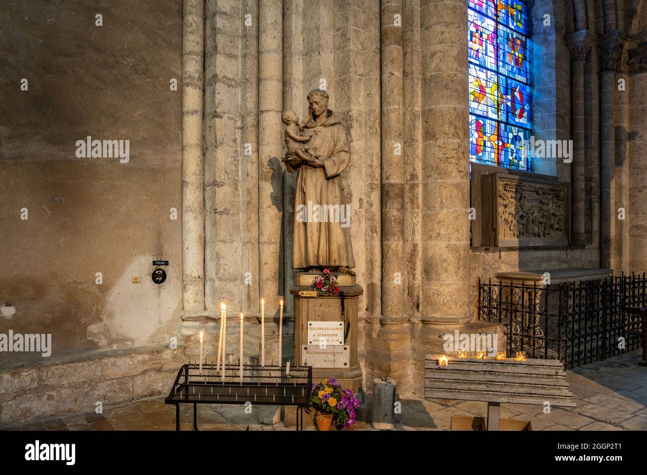 Statue St. Antoine im Innenraum der Kirche SaintNicolas, Blois