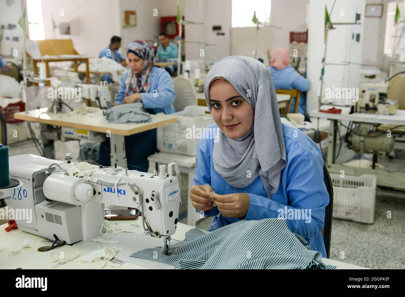 Cotton production hires stock photography and images Alamy