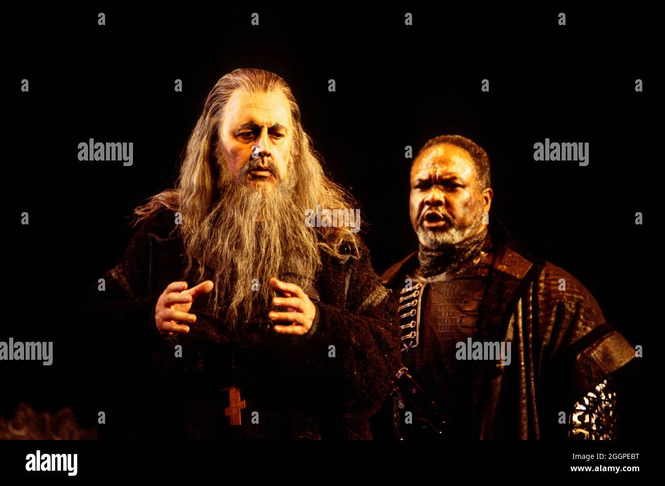 l-r: Gwynne Howell (Dosifey), Willard White (Prince Ivan Khovansky) in KHOVANSHCHINA in KHOVANSHCHINA performed by English National Opera (ENO) at the London Coliseum, London WC2 24/11/1994 music & libretto: Modest Mussorgsky orchestration: Dmitri Shostakovitch conductor: Sian Edwards design: Alison Chitty lighting: Paul Pyant choreographer: Lea Anderson director: Francesca Zambello Stock Photo