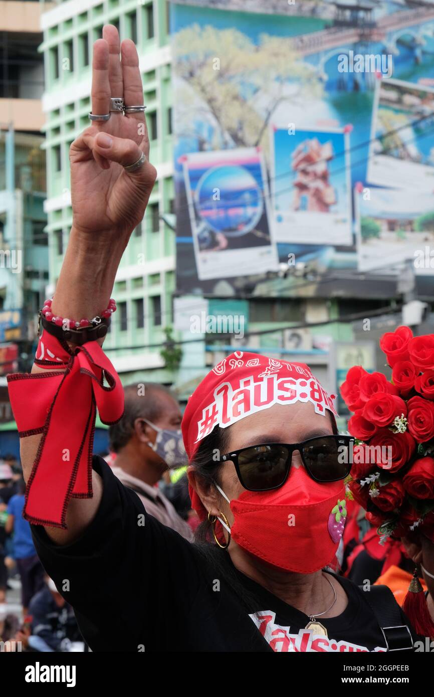 Bangkok, Thailand, 2 September 2021, a female supporter of the United Front for Democracy Against Dictatorship (UDD) gives the three finger salute as part of a protest demanding the resignation of Prime Minister General Prayut Chan-ocha. The protests are part of an ongoing series across Bangkok to voice disaffection with the current government's performance during the COVID pandemic. Credit: James Patrick/Alamy Live News Stock Photo