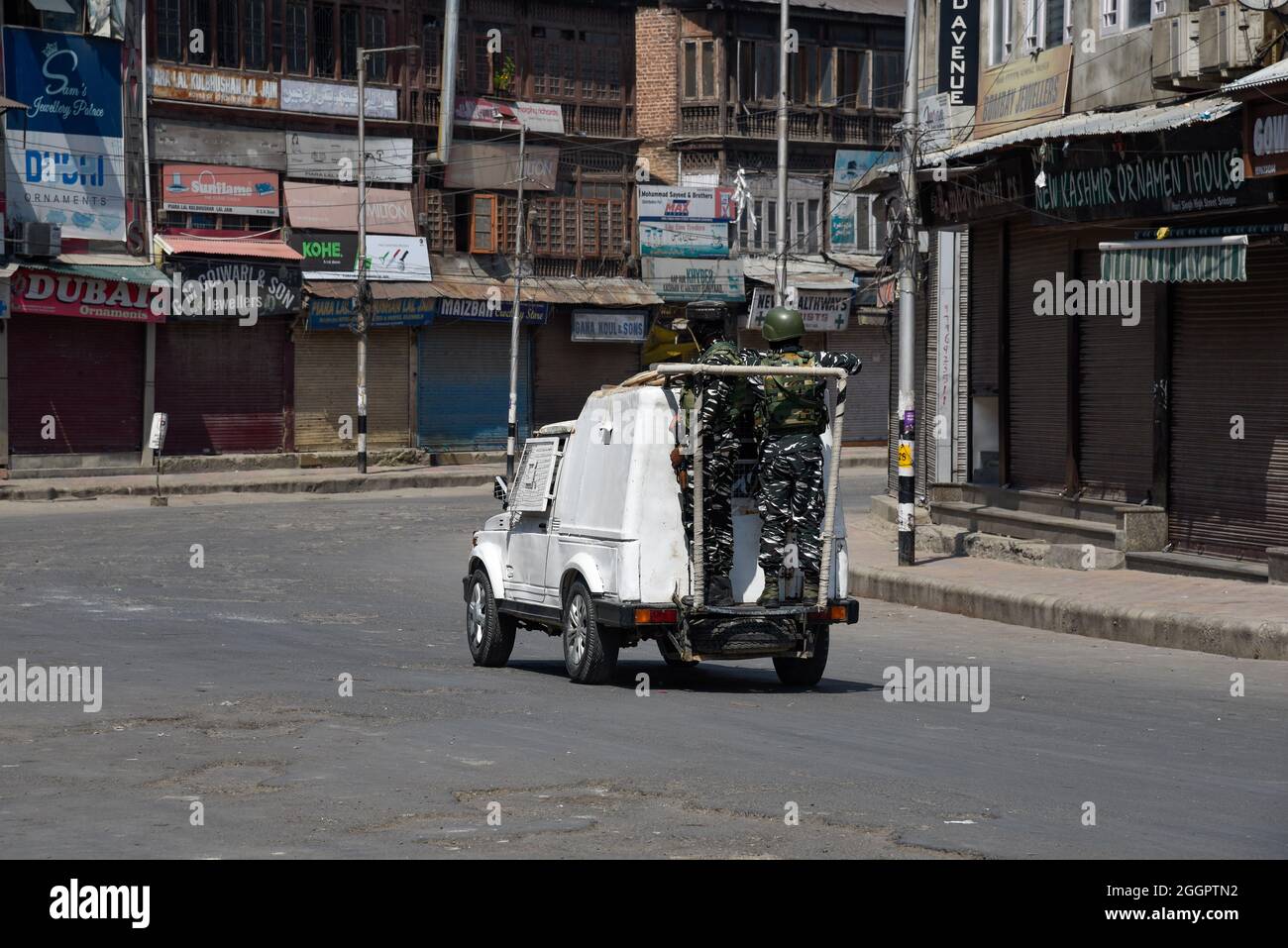 Srinagar, India. 02nd Sep, 2021. Indian paramilitary Troopers patrol during restrictions in Srinagar. Strict restrictions have been imposed and internet and mobile services have been suspended in Kashmir valley following the death of 92 year old Veteran Pro-freedom leader, Syed Ali Shah Geelani who passed away at his residence in Srinagar yesterday evening. (Photo by Idrees Abbas/SOPA Images/Sipa USA) Credit: Sipa USA/Alamy Live News Stock Photo