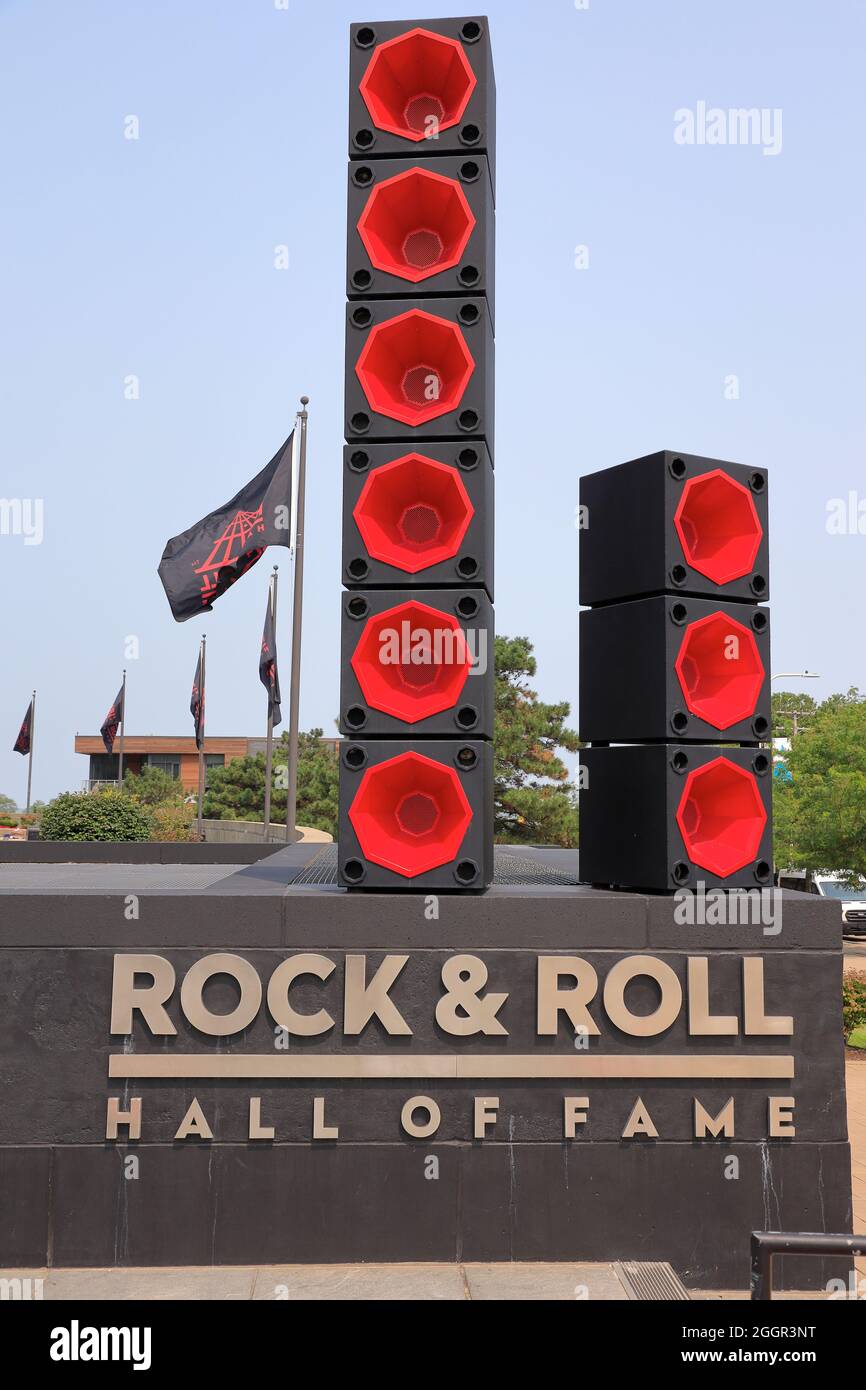 Roll and Roll Hall of Fame designed by architect I.M.Pei. with Long Live Rock sign in foreground.Cleveland.Ohio.USA Stock Photo