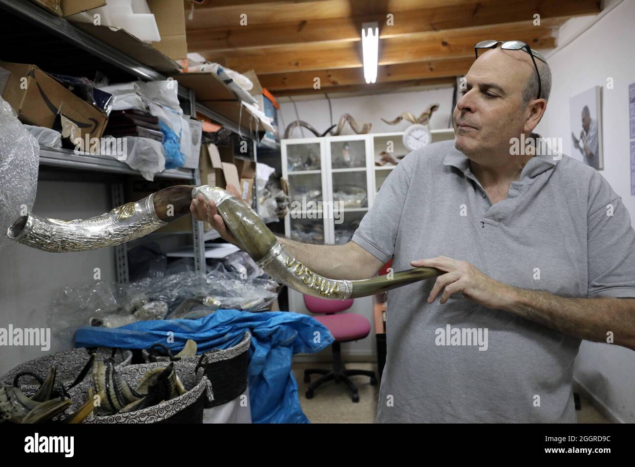 Aviv horn hires stock photography and images Alamy