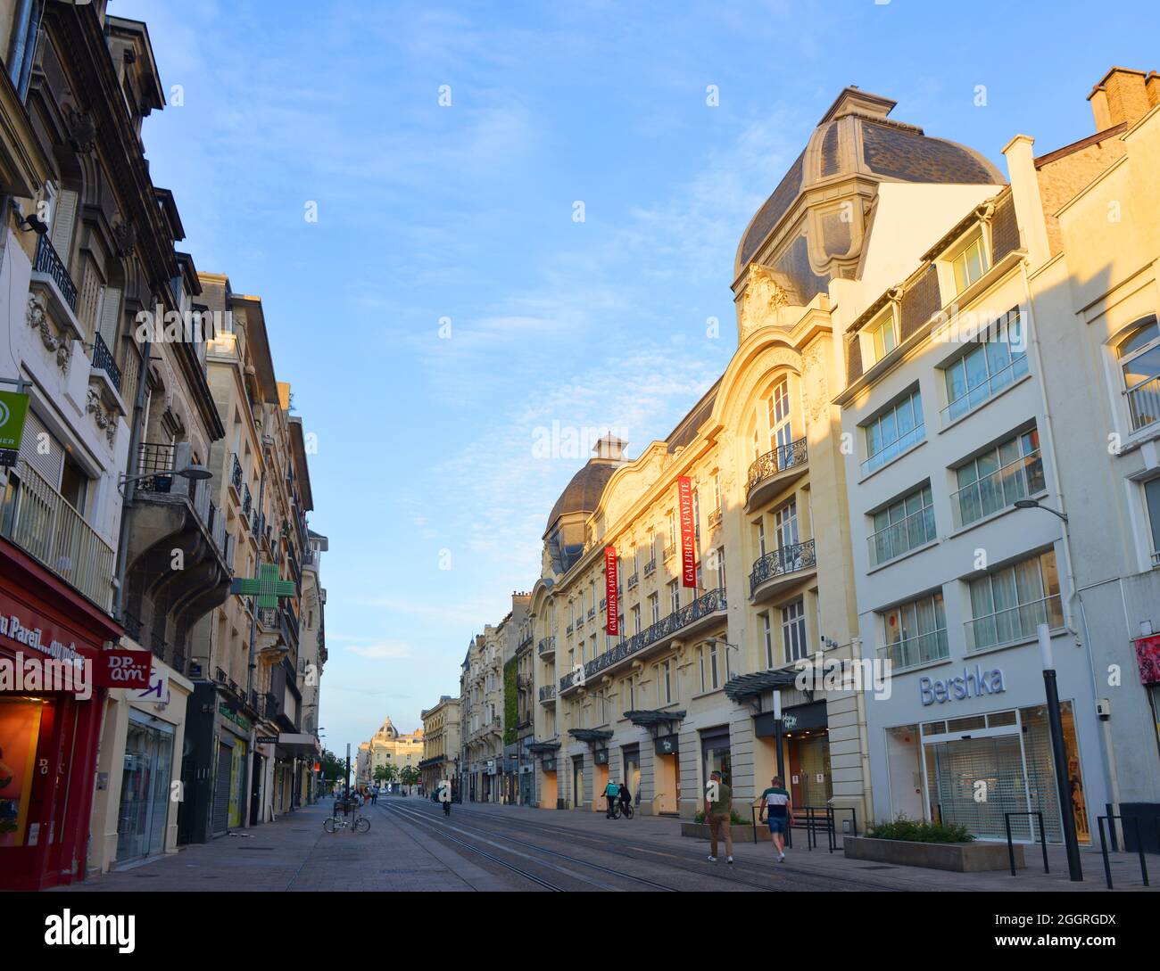 Reims, France 08-11-2021 rue du Vesle, houses and shops in the town center  without cars Stock Photo - Alamy
