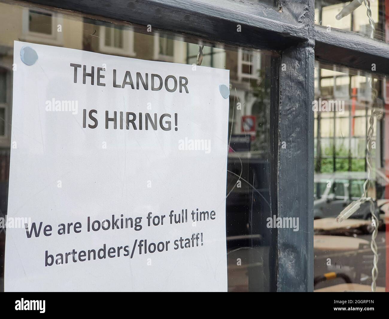 London, UK, 2 September 2021: a sign in a pub window in Clapham advertises a job vacancy for bar staff. The hospitality sector is one of several sectors that have been hit badly by both Brexit and the pandemic, leaving 1.66 million jobs unfilled in the UK. Anna Watson/Alamy Live News Stock Photo
