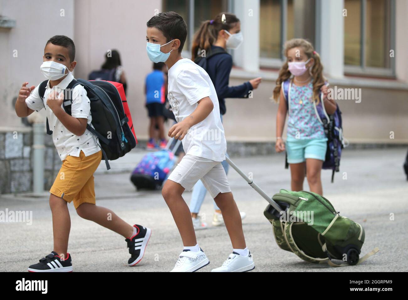 Antibes, France. 2nd Sep, 2021. Students arrive at Fontonne school on the first day of the new school year in Antibes, southern France, on Sept. 2, 2021. Credit: Serge Haouzi/Xinhua/Alamy Live News Stock Photo