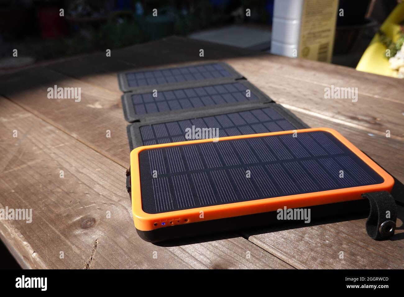 Portable solar panel hires stock photography and images Alamy