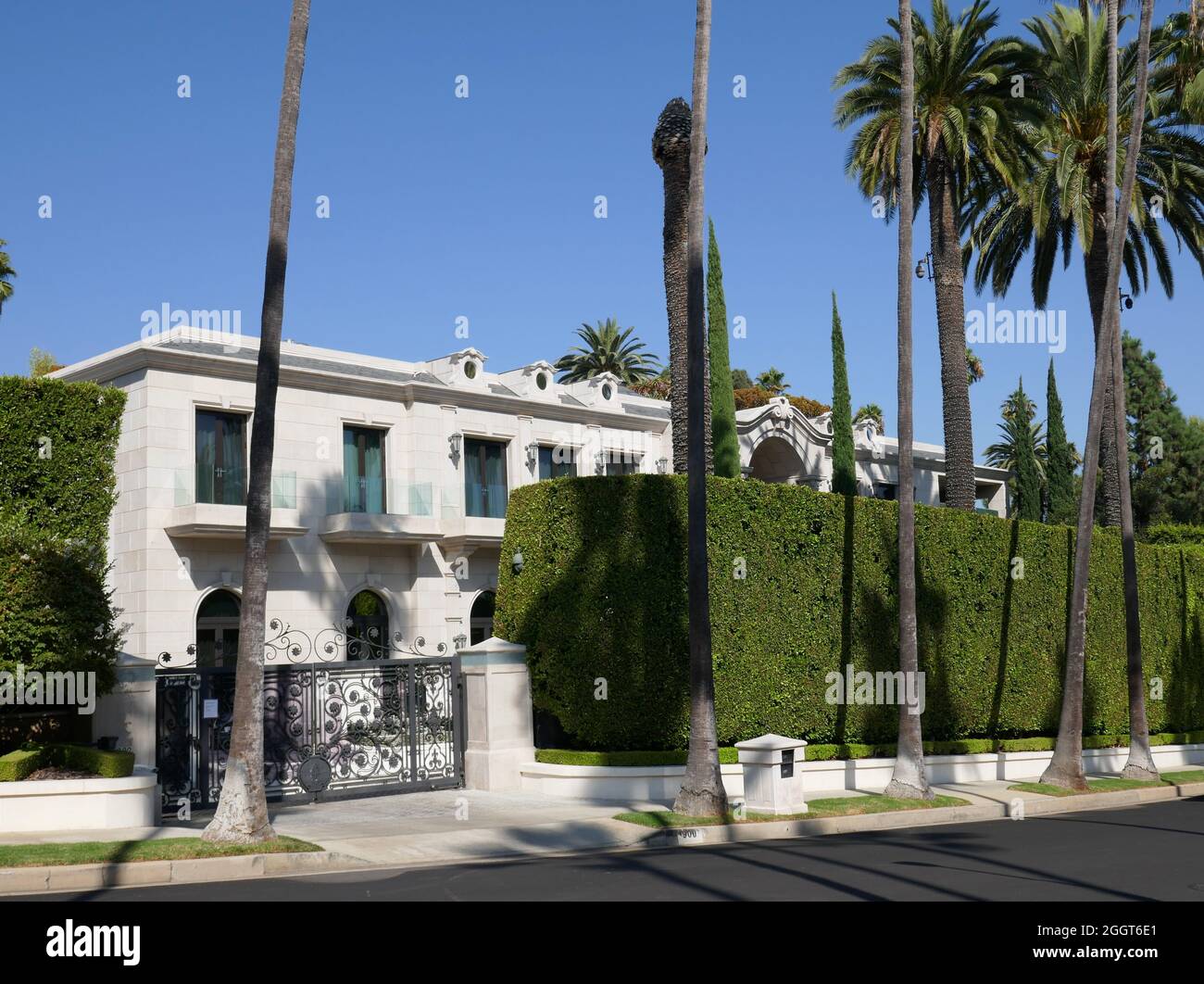 Beverly Hills, California, USA 2nd September 2021 A general view of atmosphere of Actress Gloria Swanson's Former home/house at 904 N. Crescent Drive on September 2, 2021 in Beverly Hills, California, USA. Photo by Barry King/Alamy Stock Photo Stock Photo