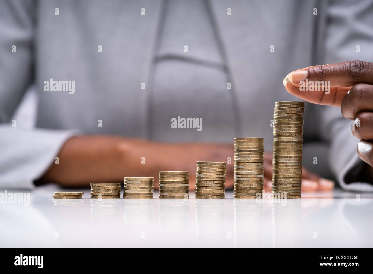 Salary_woman hi-res stock photography and images - Alamy