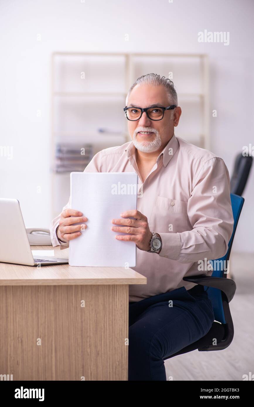 Old businessman employee working at workplace Stock Photo - Alamy