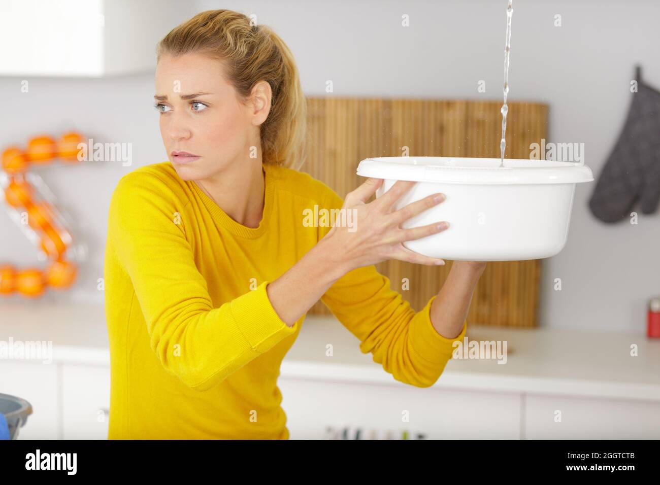 Water leak home sitting hires stock photography and images Alamy